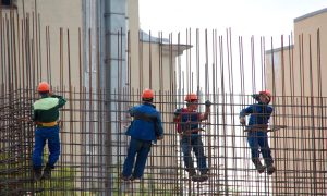 steel-workers-1029665_1920-660x395
